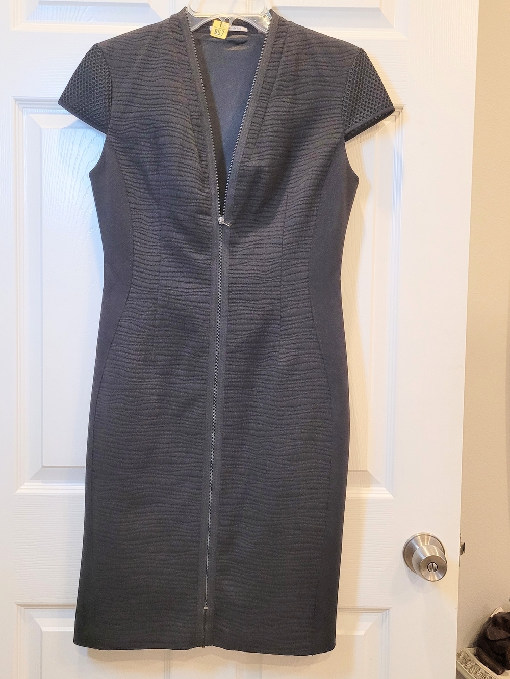Tahari Classic Little Black Dress Zip-Front Sheath Cap Sleeve Work Deep V Sz 4